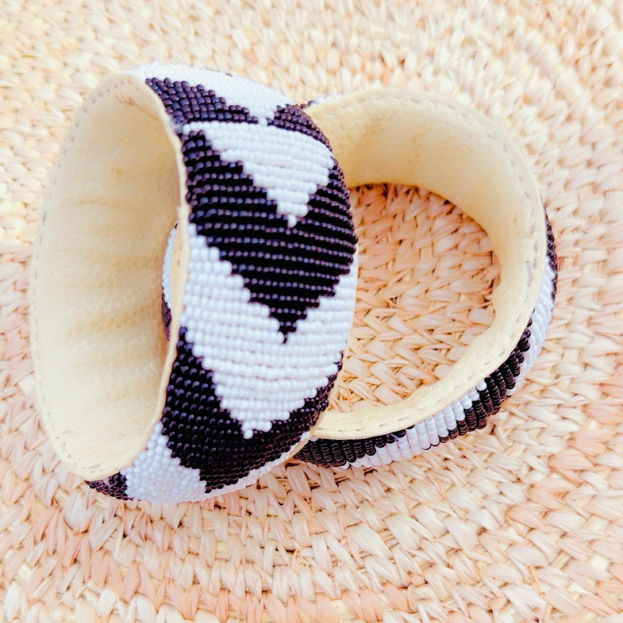 Bracelet artisanal en cuir et perles