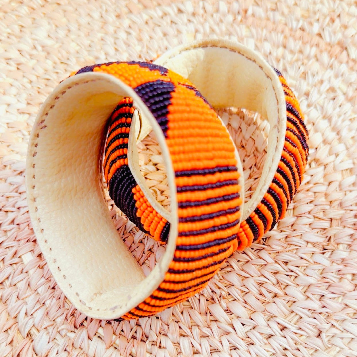 Bracelet artisanal en cuir et perles