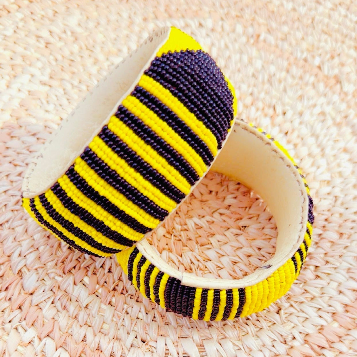 Bracelet artisanal en cuir et perles